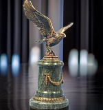 Бронзовая статуэтка "Порхающий орел"